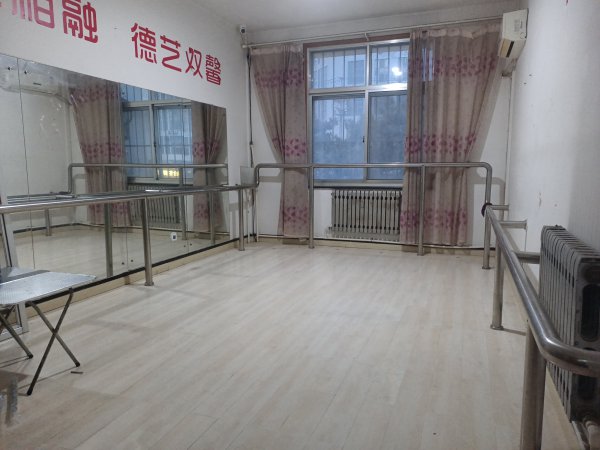 开发区临街吉铺出租。可商用、办公、居住