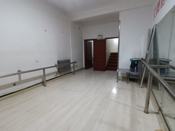 开发区临街吉铺出租。可商用、办公、居住