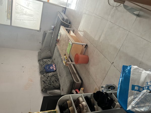 大潤發(fā)北住人四樓拎包入住出租