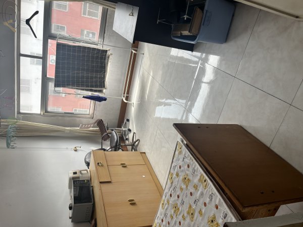 大潤發(fā)北住人四樓拎包入住出租