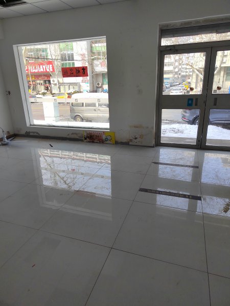 文登区峰山路五龙街北家家悦超市路南自家吉楼一楼门市房出租，刚