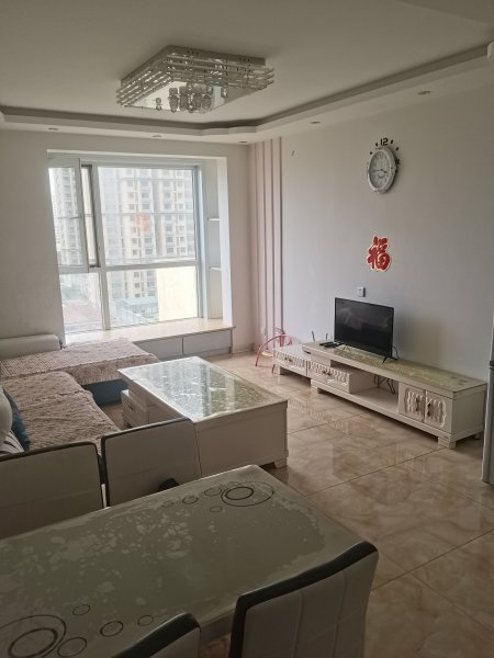 金色年华电梯房出租三室一厅