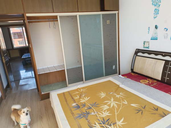 三里河中学附近三楼精装修家电齐全700