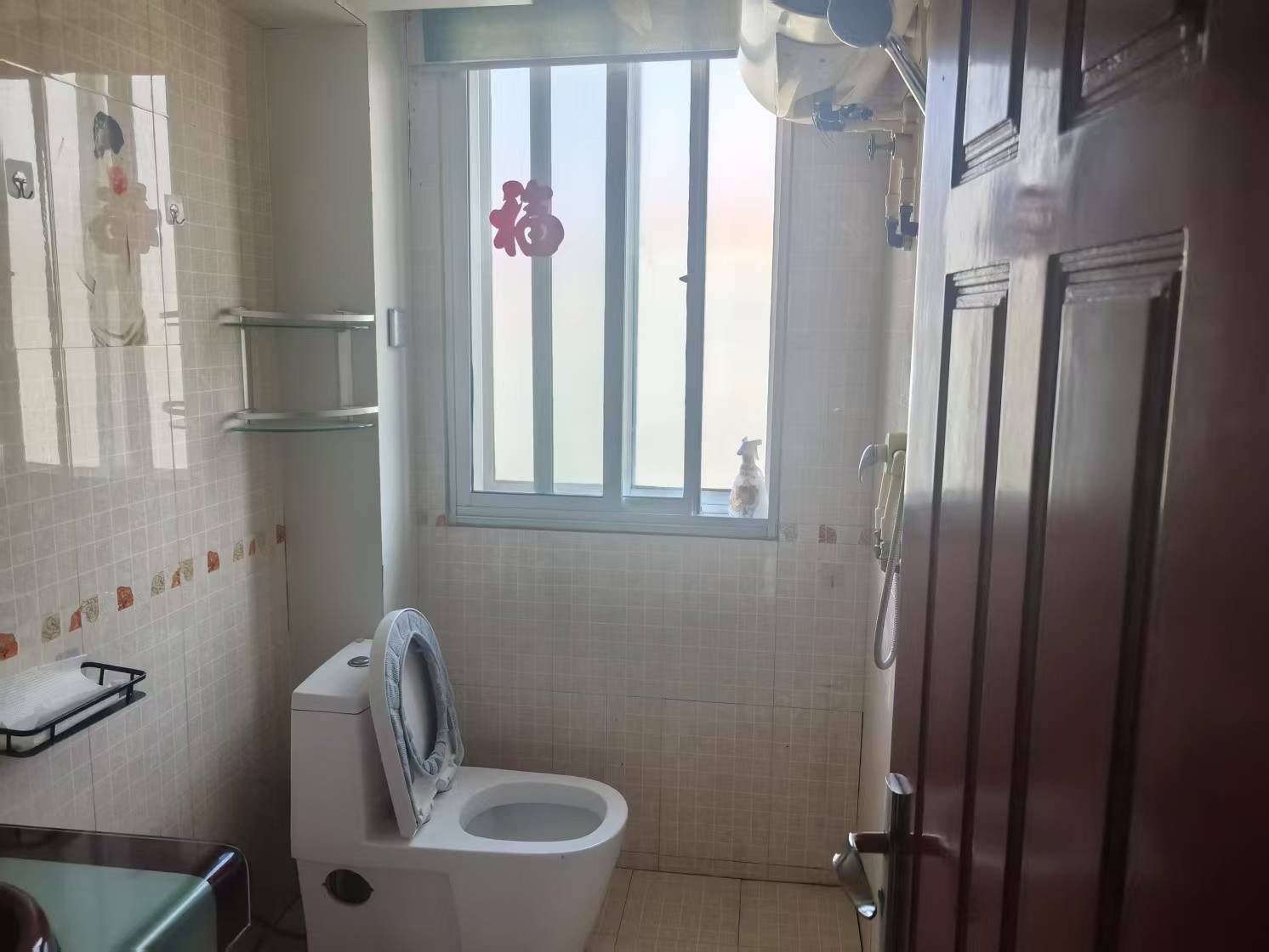 实验中学附近三楼出租