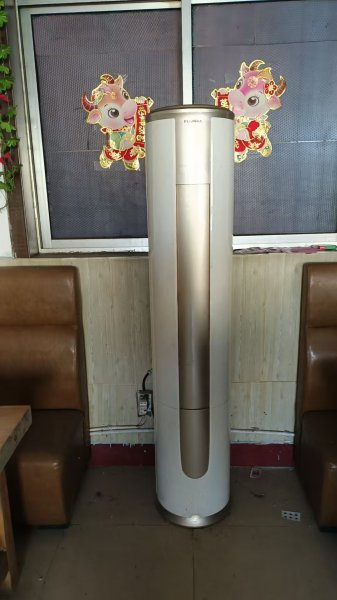 开发区饭店，设备齐全，可以转让，可以租售，可以干其他行业