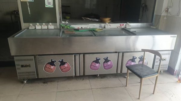 开发区饭店，设备齐全，可以转让，可以租售，可以干其他行业