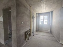 润泰国际封闭小区多层顶加阁毛坯上下193.72平49.8万