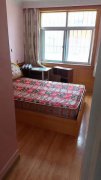 出租燕南街住人一楼，118.11平3室，家具家电齐全，月租9