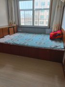 实验中学北兴隆街多层住人3楼120平4室1100元/月年租起