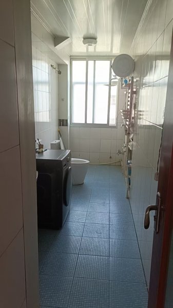 興隆街多層住人3樓120平4室可拎包入住1100/月年租起